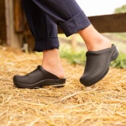 Dansko Sonja Black Oiled 14 Dansko Sonja Black Oiled -Dansko HeritagePDPSonjaBlackOiled2 6e1c1bab 60f6 422a 8fd4 545a14b459d0