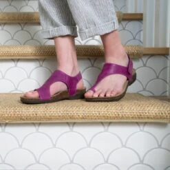 Dansko Reece Magenta Waxy Burnished 13 Dansko Reece Magenta Waxy Burnished -Dansko S23 ImgPDP ReeceMagenta