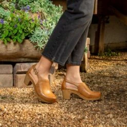 Dansko Sassy Tan Milled Burnished 11 Dansko Sassy Tan Milled Burnished -Dansko f23 ImgPDP SassyTan