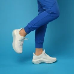 Front Page -Dansko peony white onfoot 2400x2400 10cef130 36c8 4543 95eb ed4fbcce623a